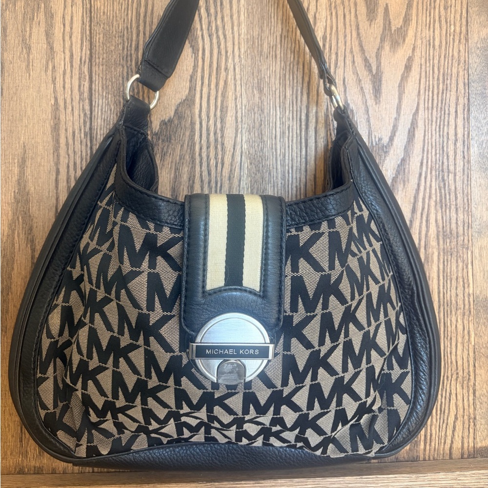 🖤Michael Kors🖤Black & Beige MK Signature Hobo Bag